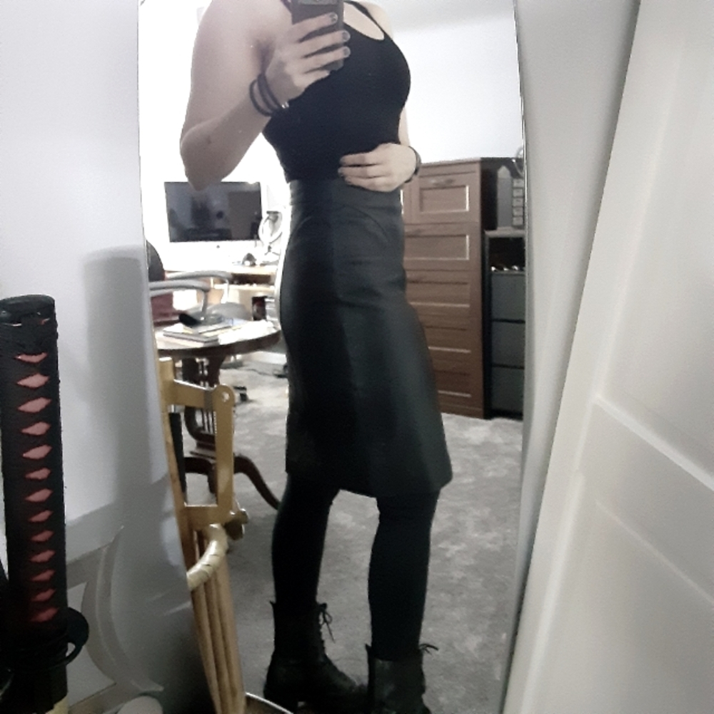 VTG Leather Pencil Skirt - Picture 5 of 9